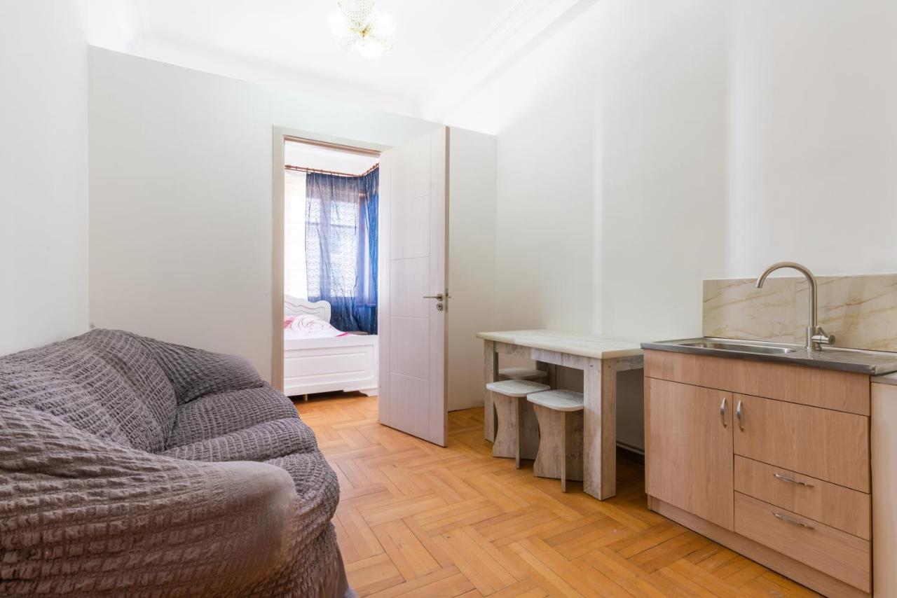 Center 4 You Hotel Tbilisi Zewnętrze zdjęcie
